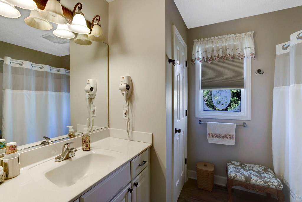 2097 Woodlake Lane Property Photo 16
