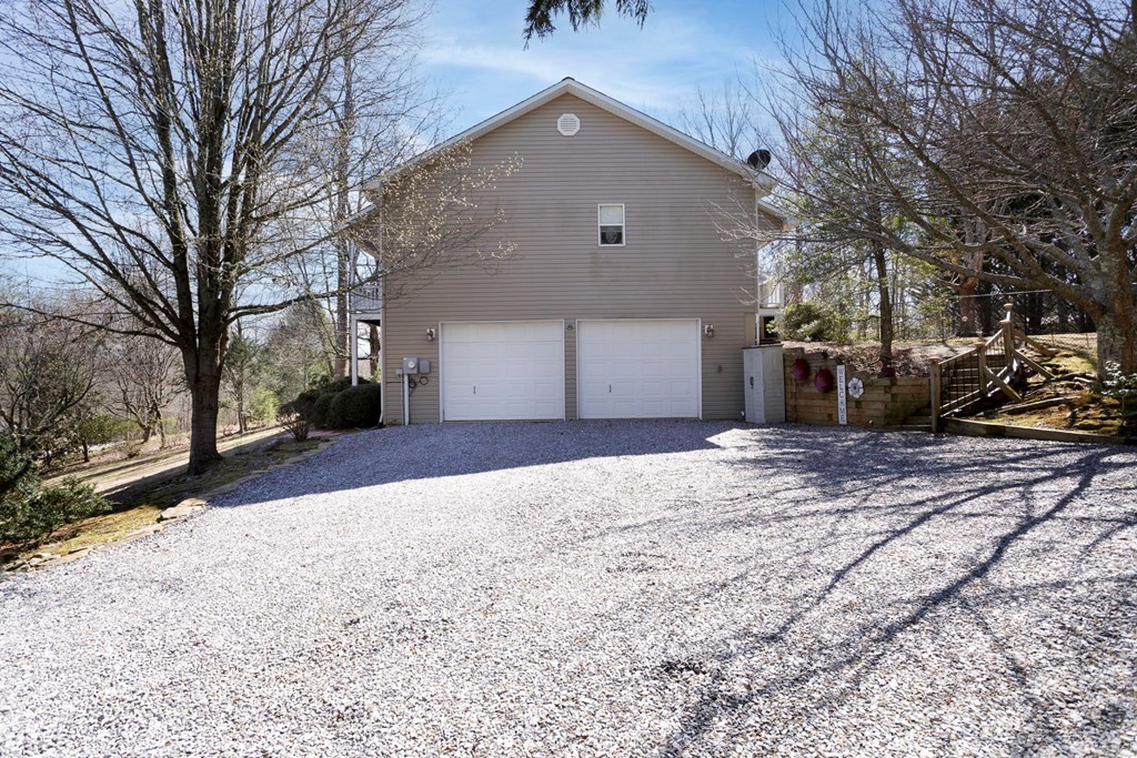 2097 Woodlake Lane Property Photo 35