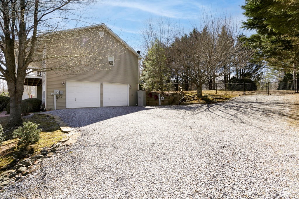 2097 Woodlake Lane Property Photo 36
