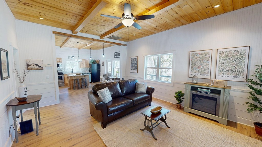 820 Beaver Creek Property Photo 3