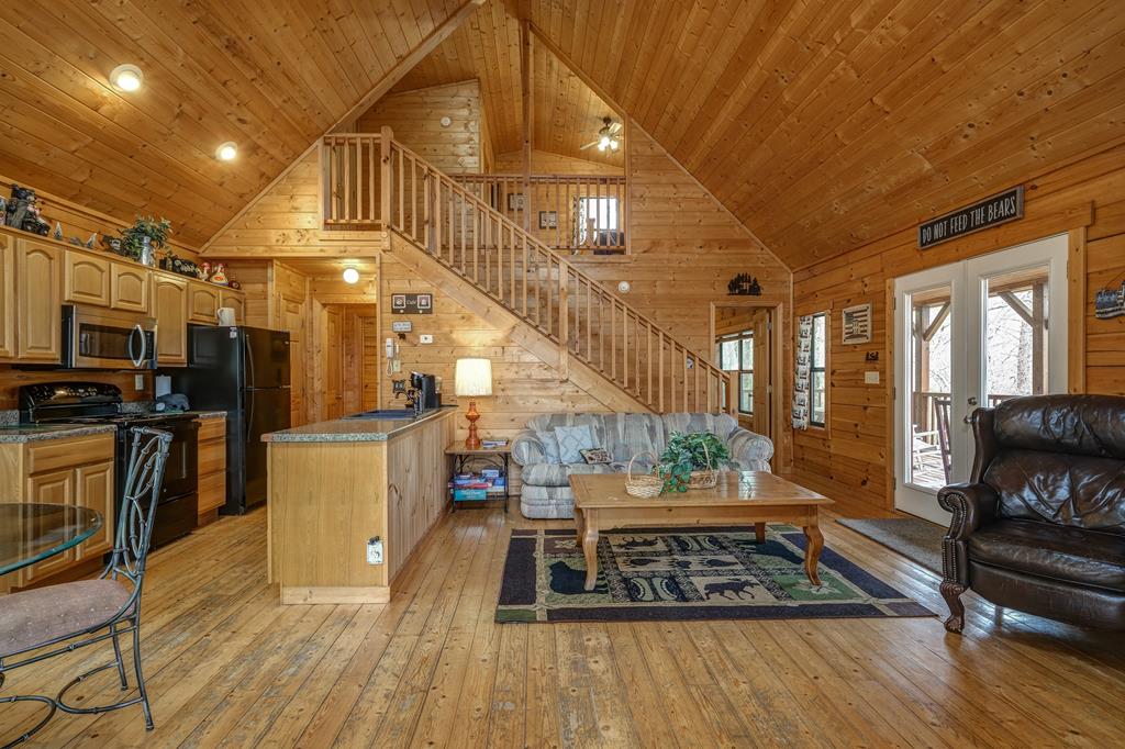 35 Relaxed Path Property Photo 4