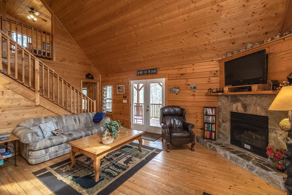 35 Relaxed Path Property Photo 6