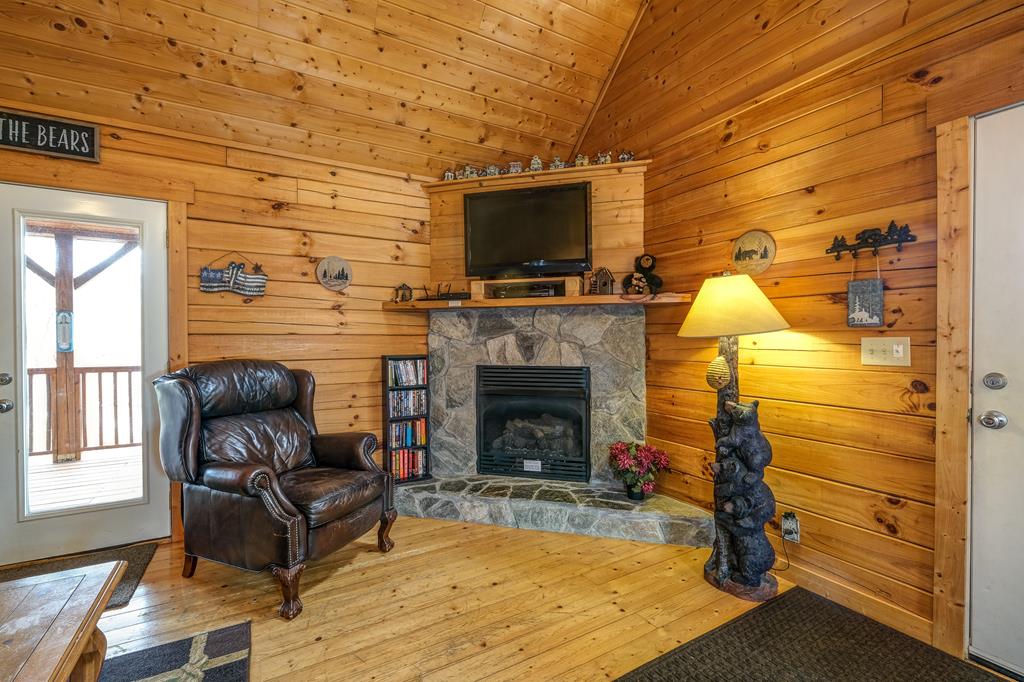 35 Relaxed Path Property Photo 8