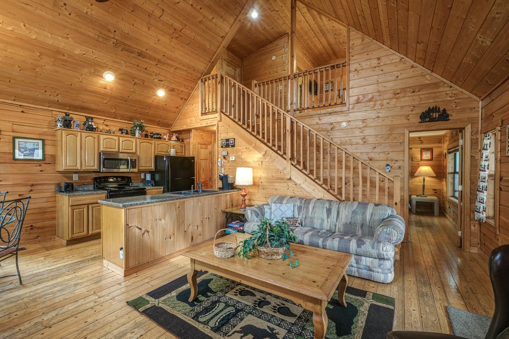 35 Relaxed Path Property Photo 9