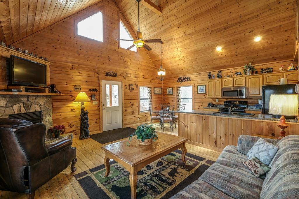 35 Relaxed Path Property Photo 10