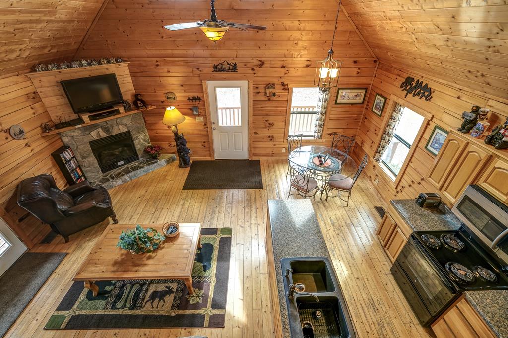 35 Relaxed Path Property Photo 11
