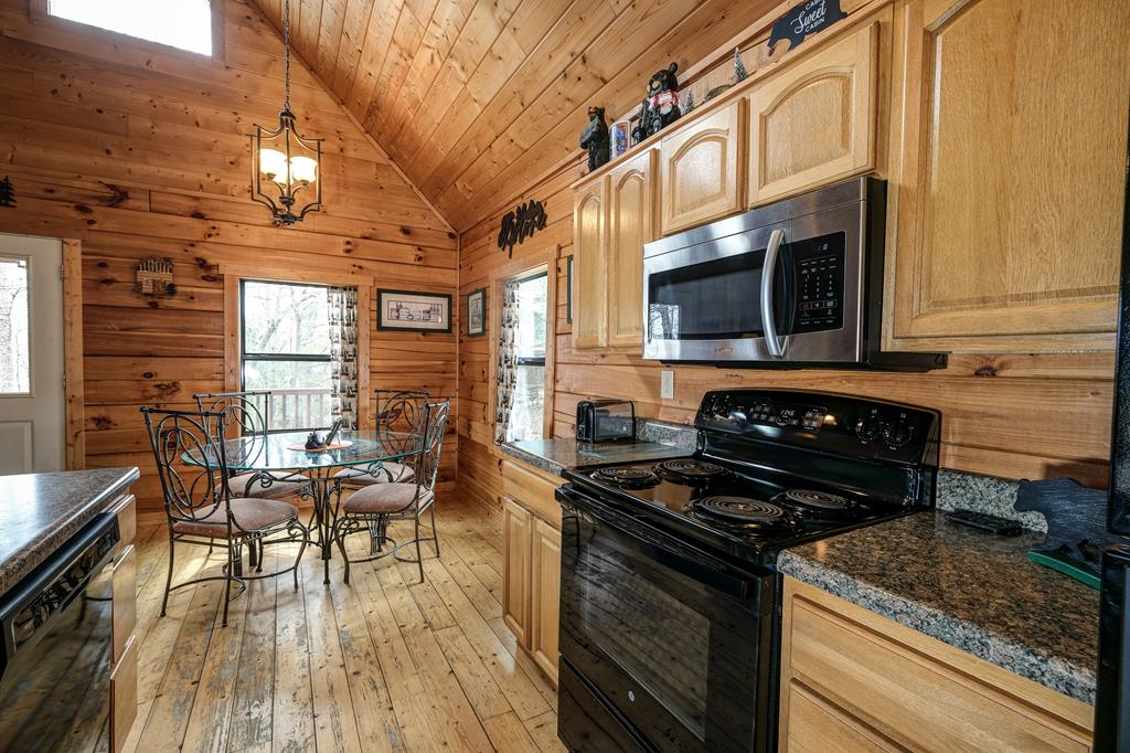 35 Relaxed Path Property Photo 15