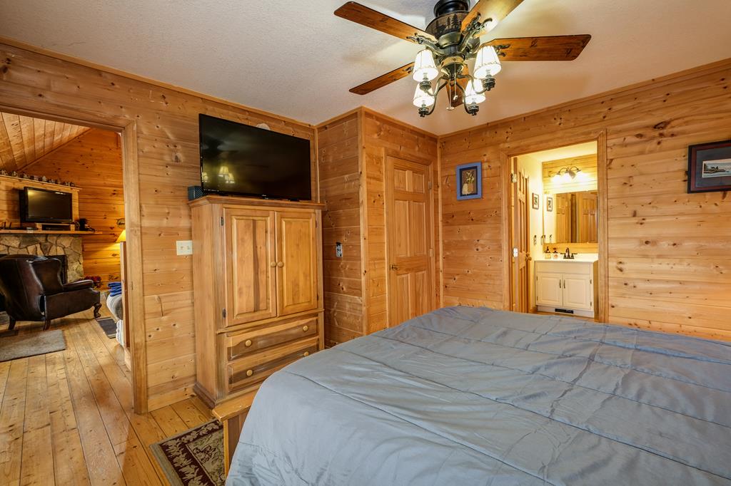 35 Relaxed Path Property Photo 18
