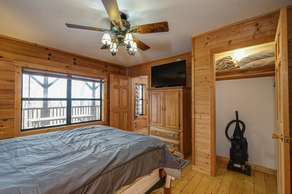 35 Relaxed Path Property Photo 19