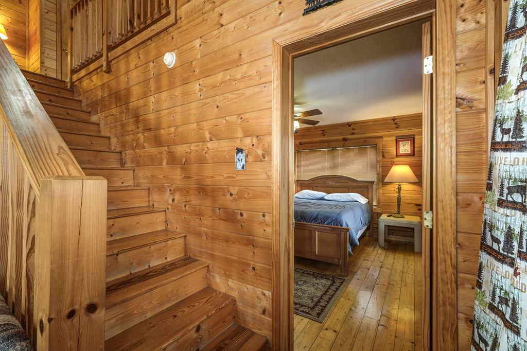 35 Relaxed Path Property Photo 24