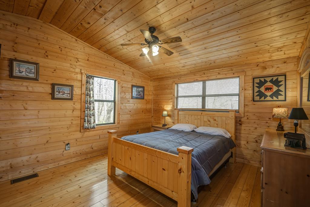 35 Relaxed Path Property Photo 25