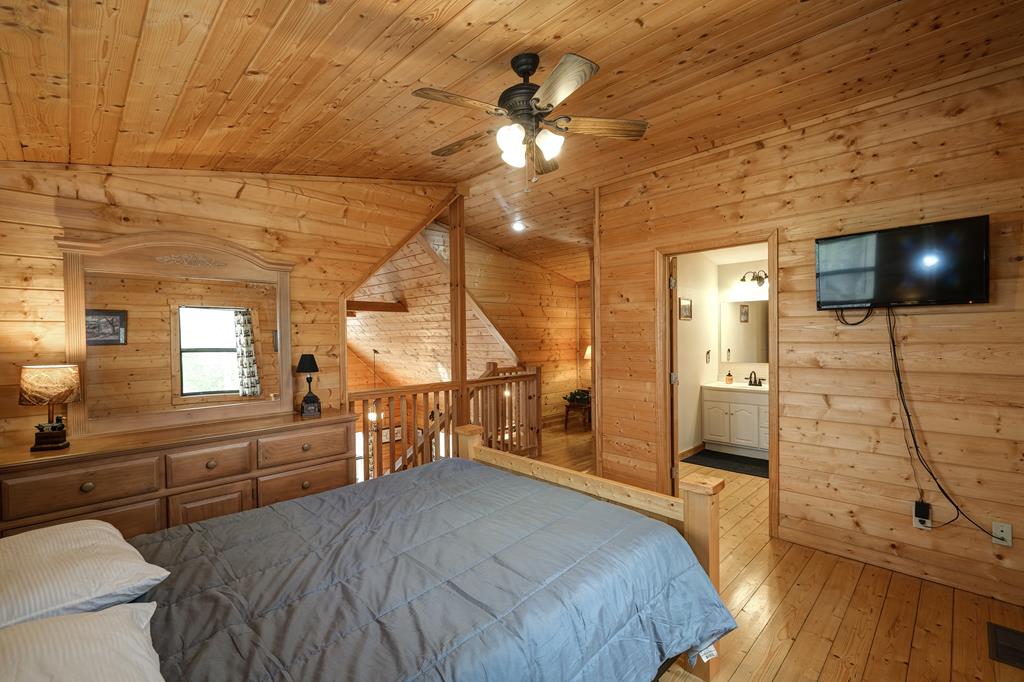35 Relaxed Path Property Photo 27