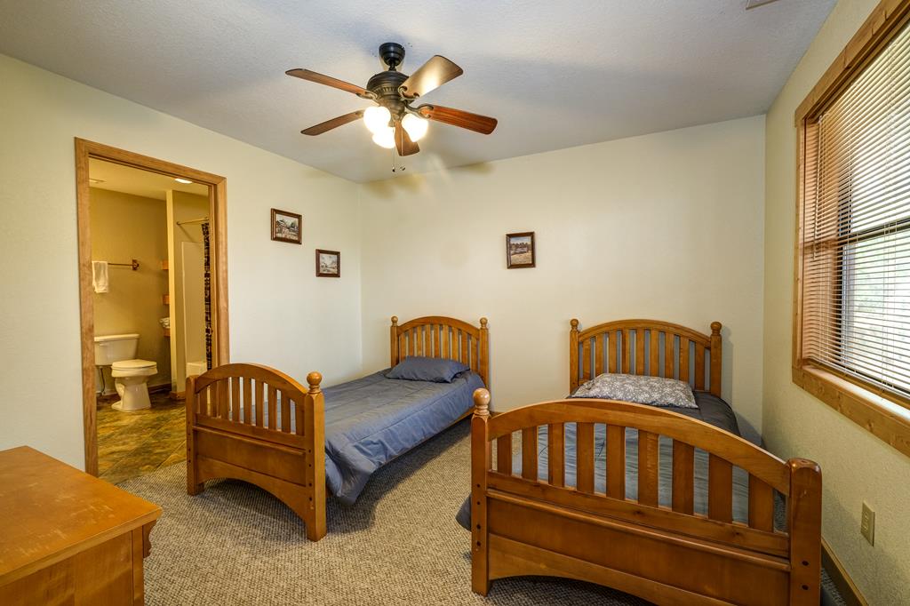 35 Relaxed Path Property Photo 40