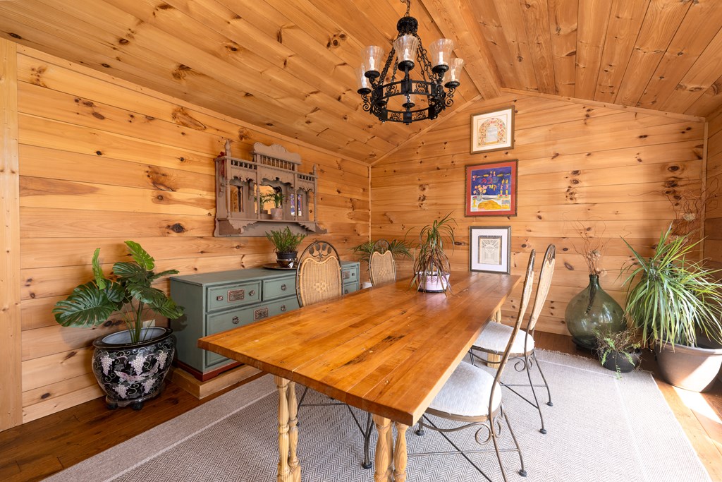 348 Beaver Ridge Property Photo 4