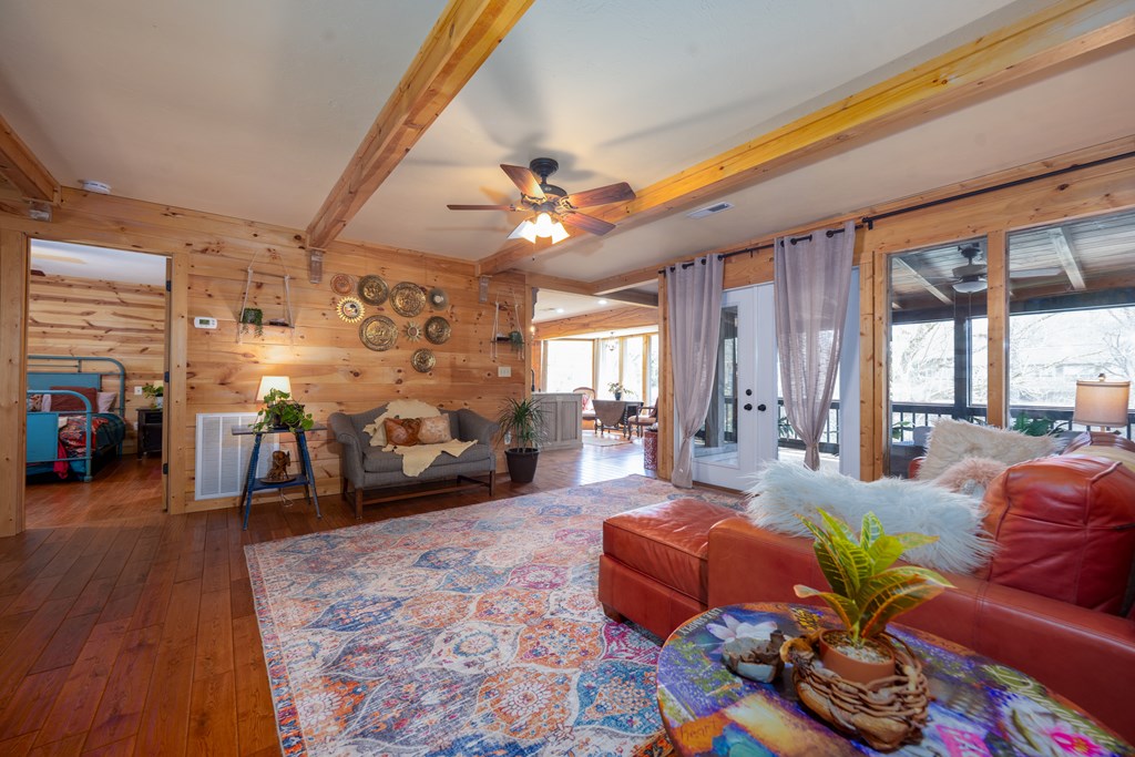348 Beaver Ridge Property Photo 6