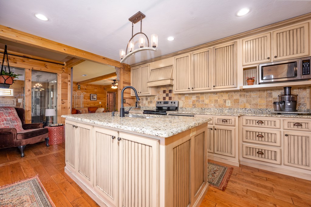 348 Beaver Ridge Property Photo 9