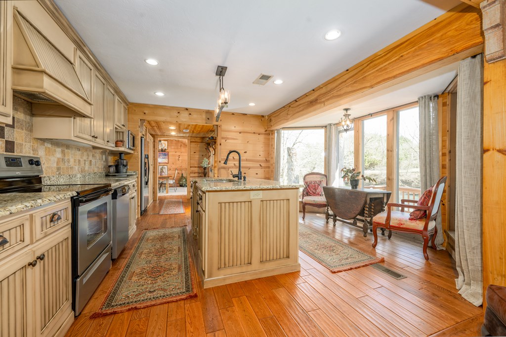 348 Beaver Ridge Property Photo 11