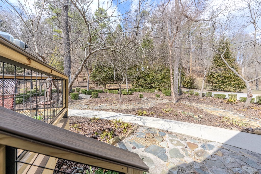 348 Beaver Ridge Property Photo 23