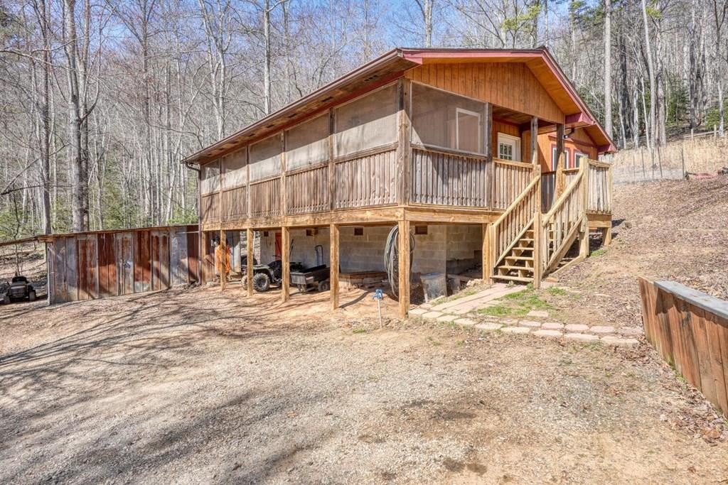 1689 Greasy Creek Road Property Photo