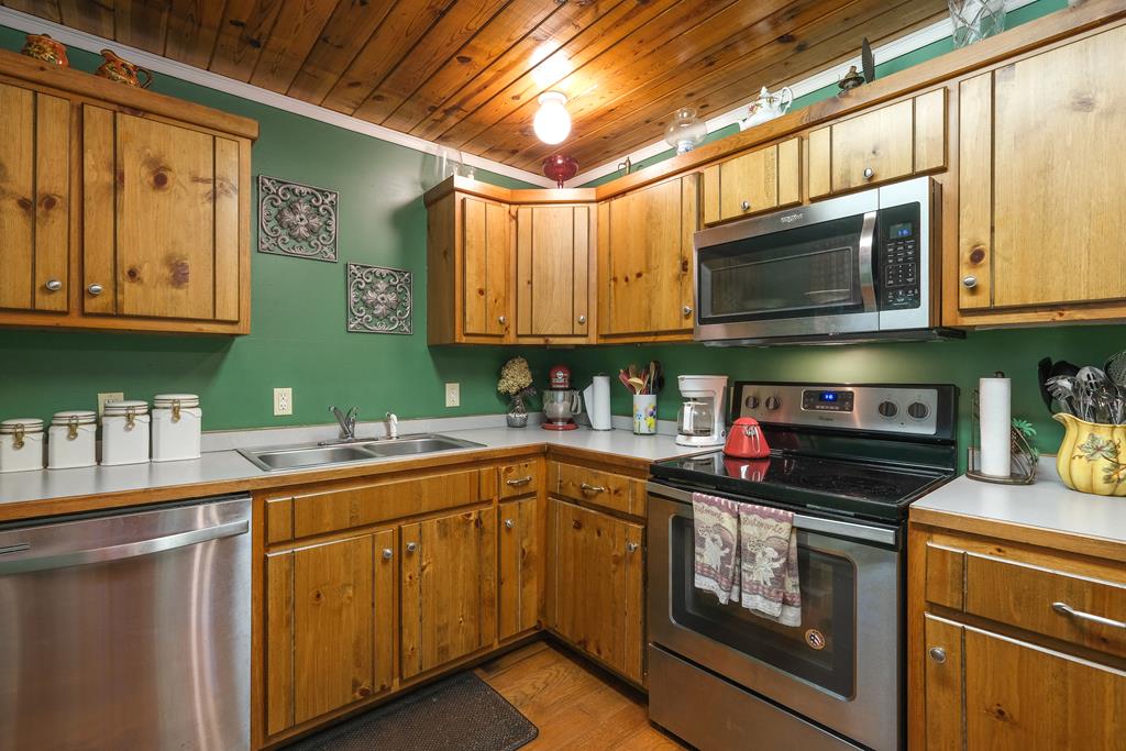 131 Hills And Hollows Rd. Property Photo 11