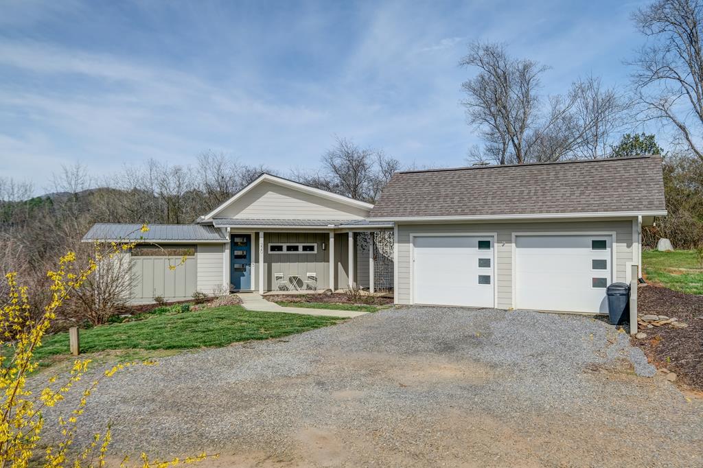 220 Holland Rd. Property Photo
