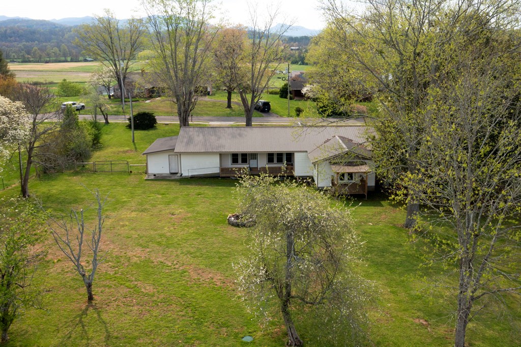 133 Riverside Drive Property Photo 4