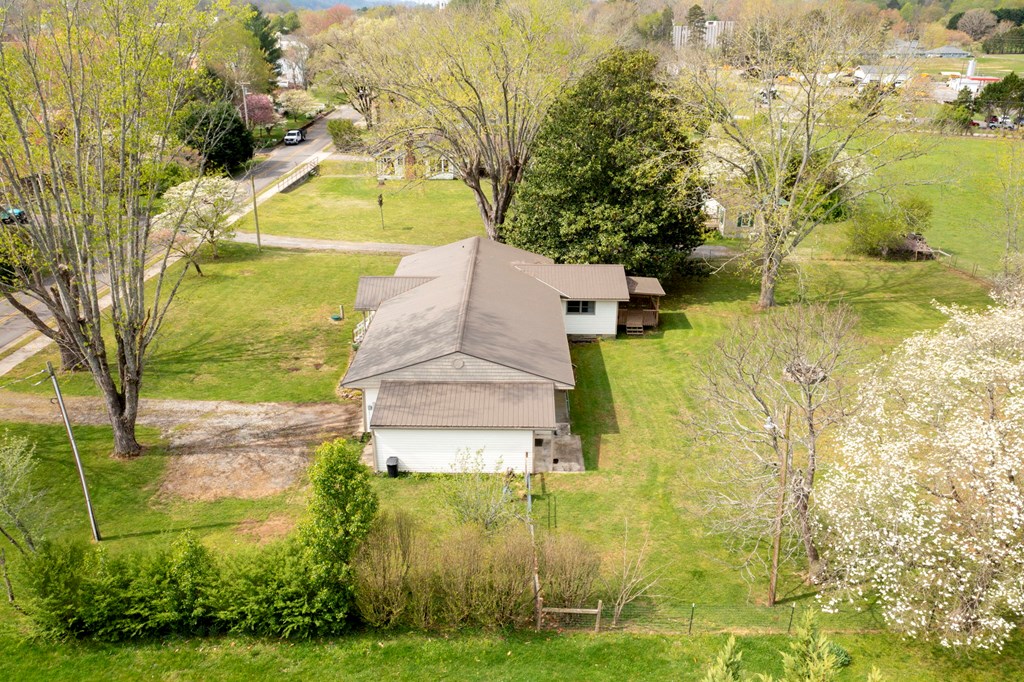 133 Riverside Drive Property Photo 7