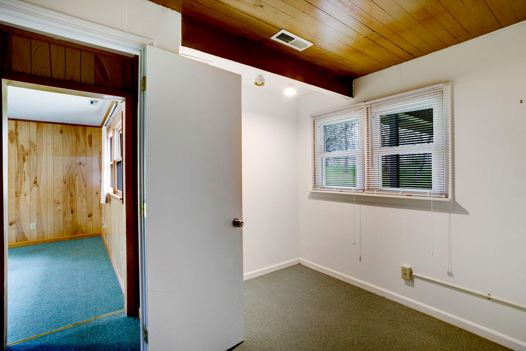 133 Riverside Drive Property Photo 32