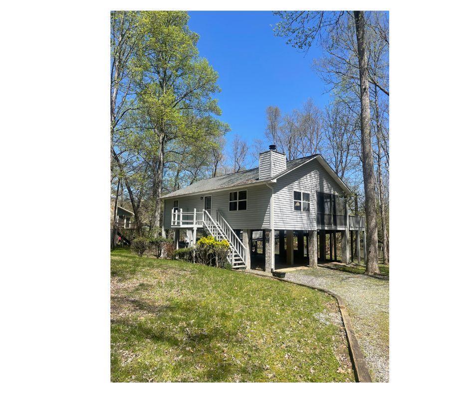 301 Underwood Hill Rd Property Photo