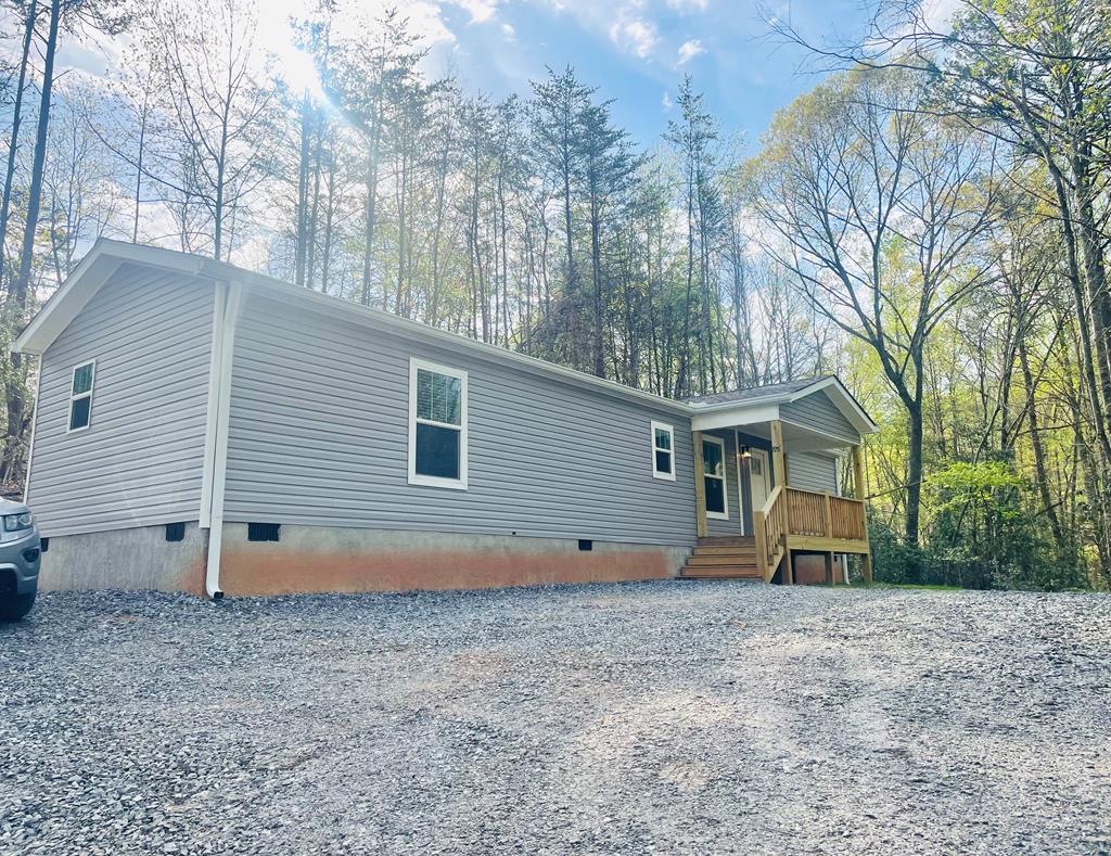 195 Loganberry Ln Property Photo