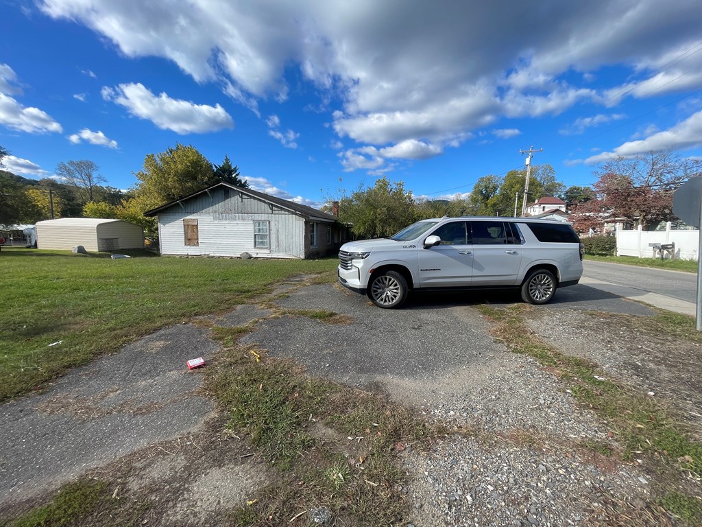 228 Circle Street Property Photo 2