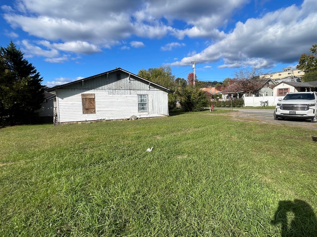 228 Circle Street Property Photo 3