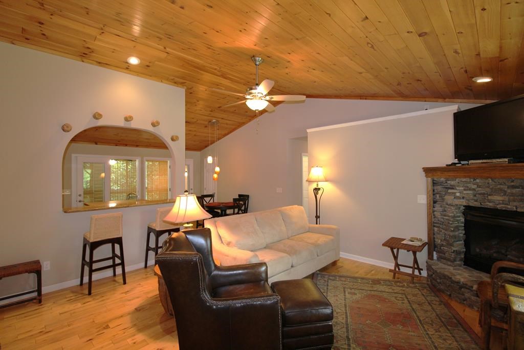 140 Hannel Drive Property Photo 2