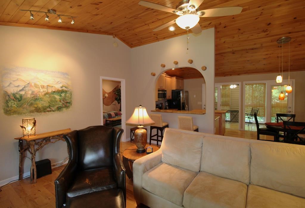 140 Hannel Drive Property Photo 3