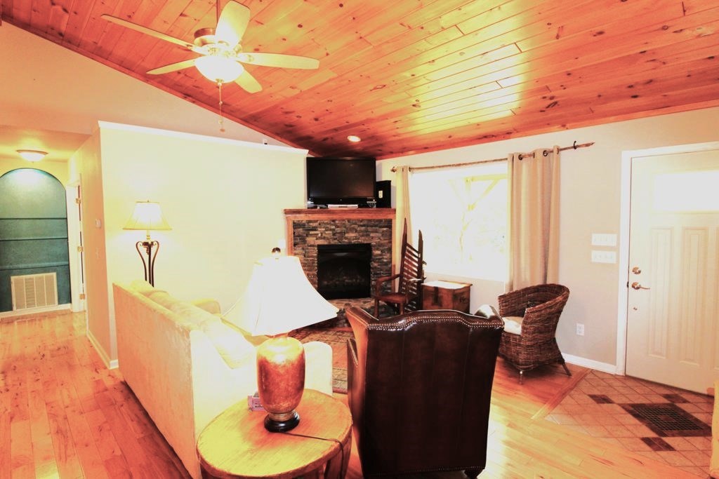 140 Hannel Drive Property Photo 4