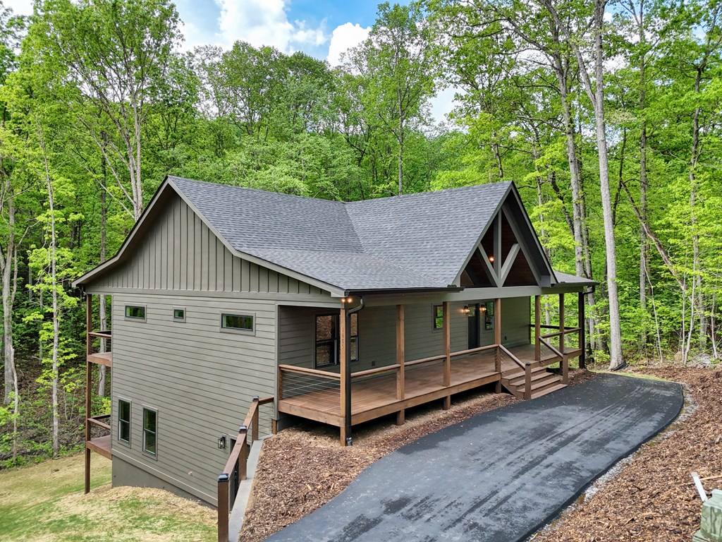 1685 Stonebrook Drive Property Photo 3