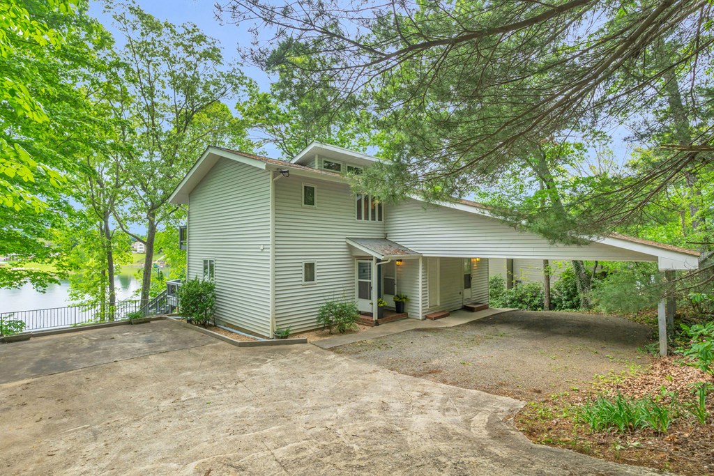 332 Walker Point Road Property Photo 6