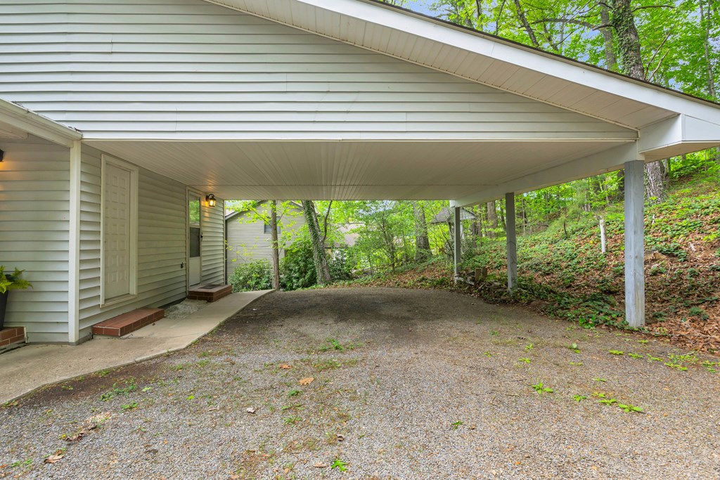 332 Walker Point Road Property Photo 8