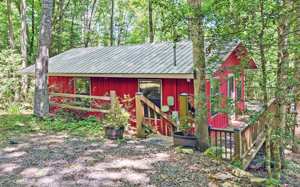 17 Hamlet O Cabins Trail Property Photo 1
