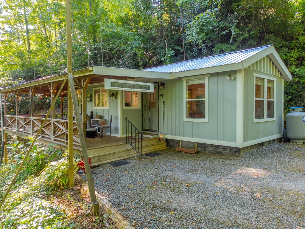 283 Briggs Cove Road Property Photo 1