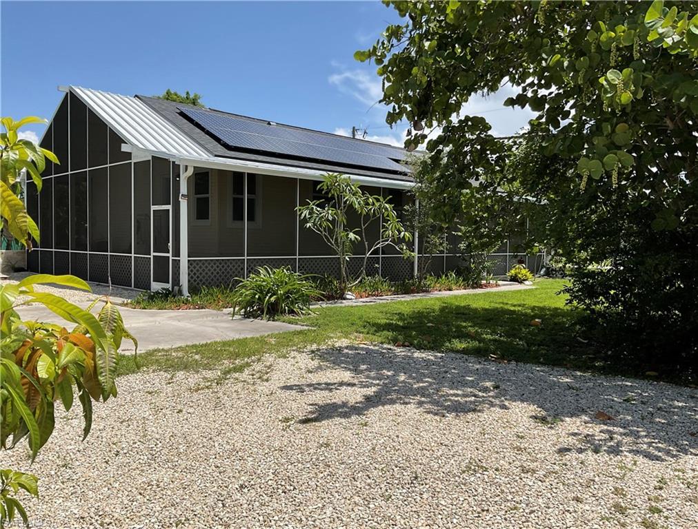 7256 Victory RD Property Photo 1