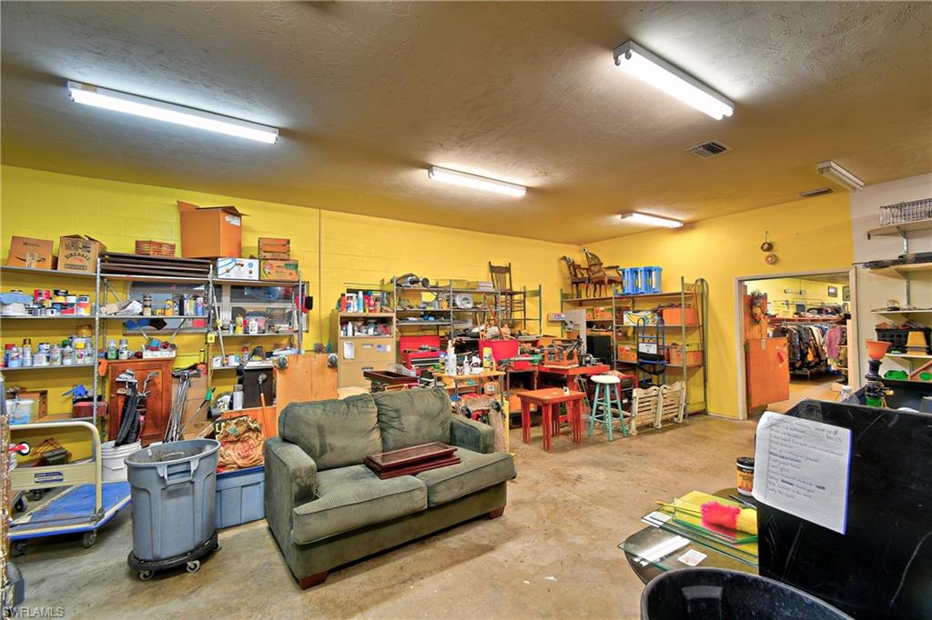 15 Homestead Rd S Property Photo 27