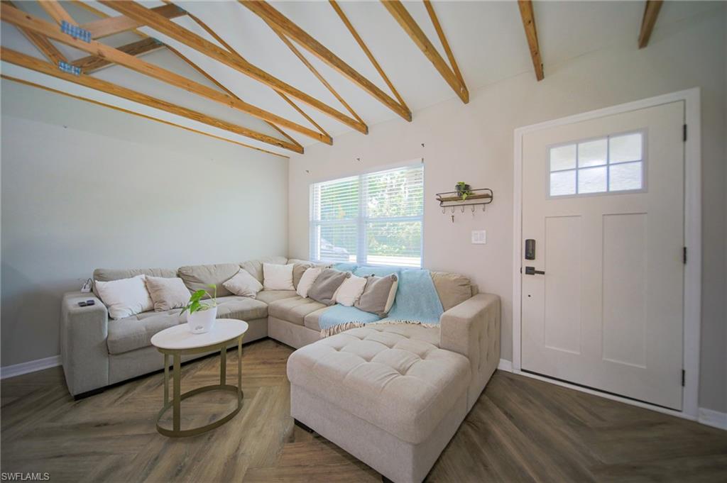 548 Redlin St Property Photo 4