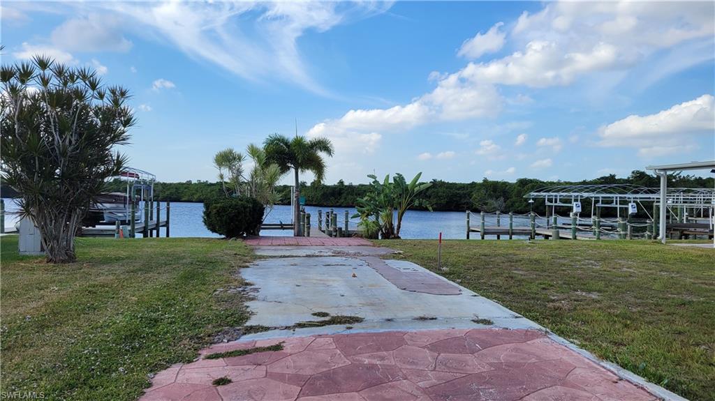 306 Shoreland Dr Property Photo 1