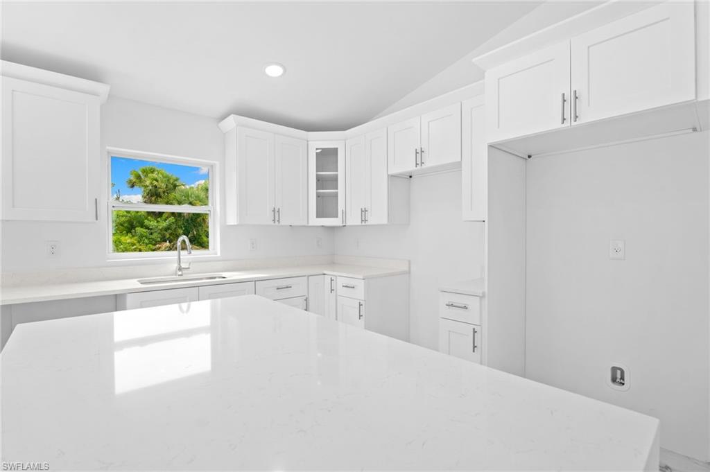 736 Aprile Ave S Property Photo 4