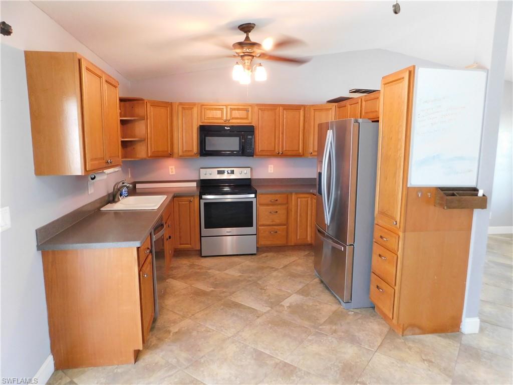 1217 Ne 1st Pl Property Photo 2