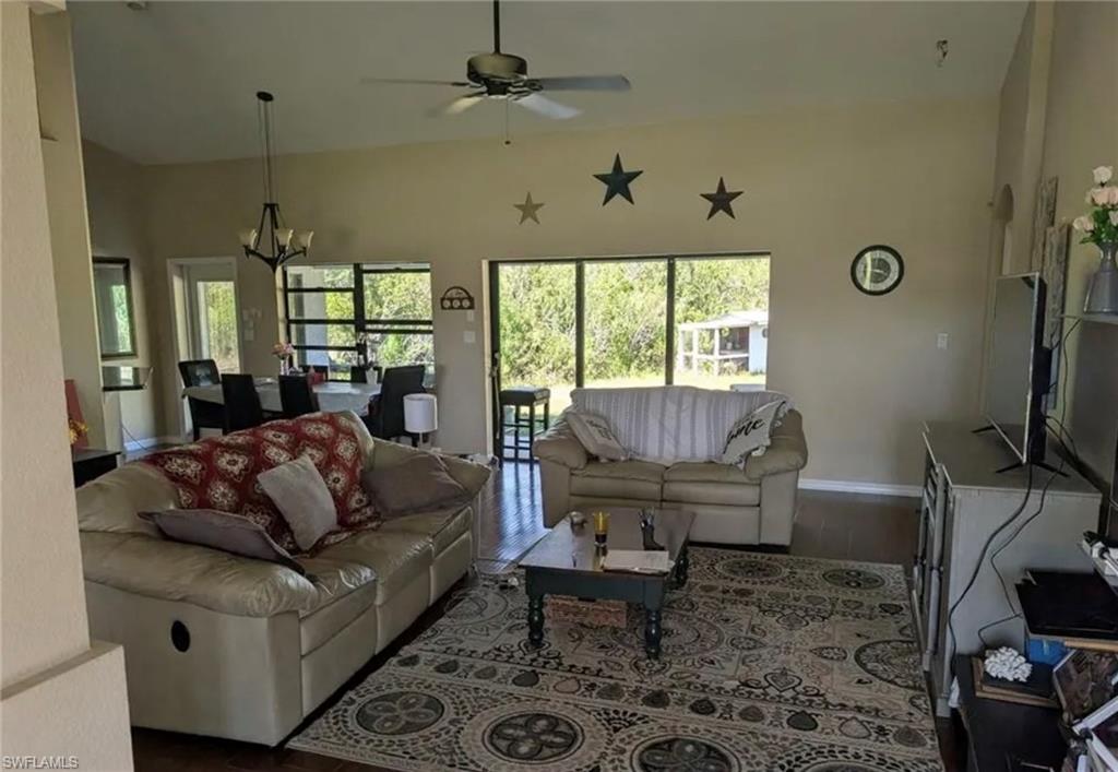 41300 Horseshoe Rd Property Photo 3