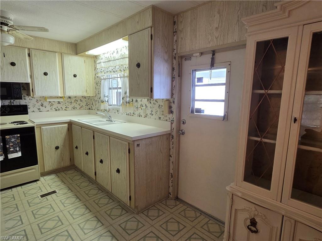 963 Idle Way Dr Property Photo 8
