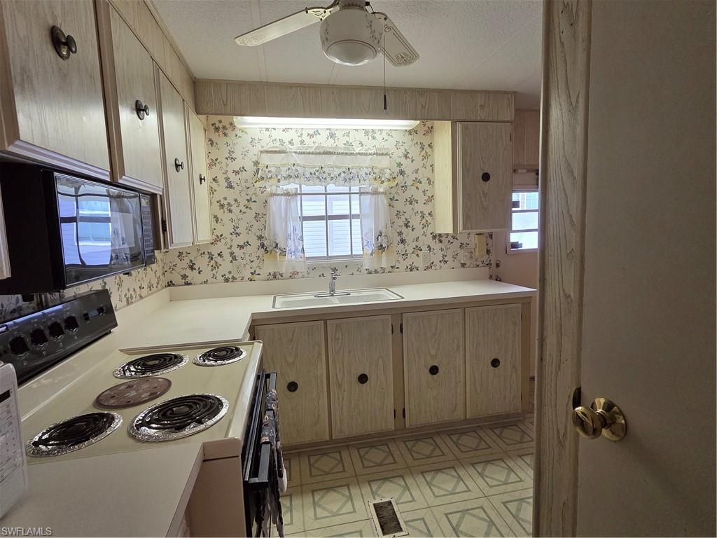 963 Idle Way Dr Property Photo 9