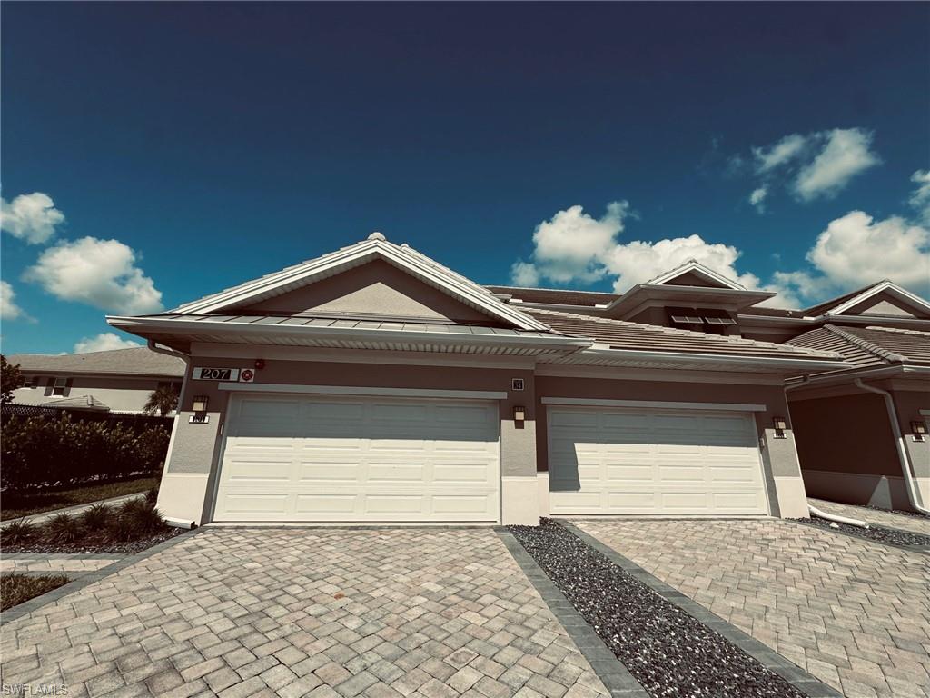 207 Indies DR E Property Photo 1